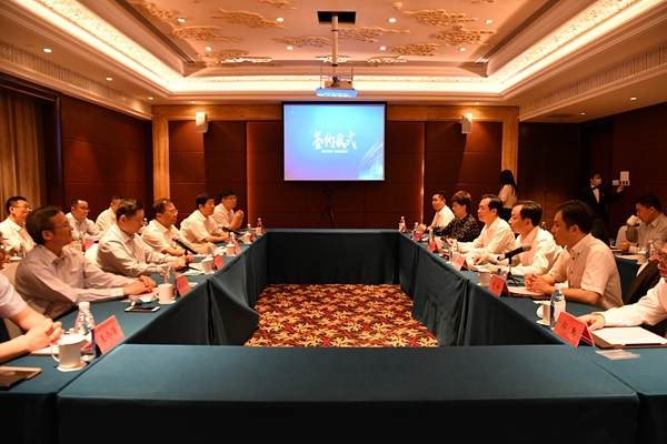 市中區(qū)政府、中國鐵塔山東省分公司、山東三箭集團(tuán)舉行項目合作簽約儀式
